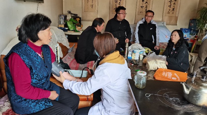 九九重陽節，濃濃敬老情 ——集團駐村工作隊開展重陽節走訪慰問活動